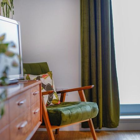Apartment Two - Private Car Park, Comfortable And Well Equipped - By Ocean City Retreats Plymouth Exterior photo