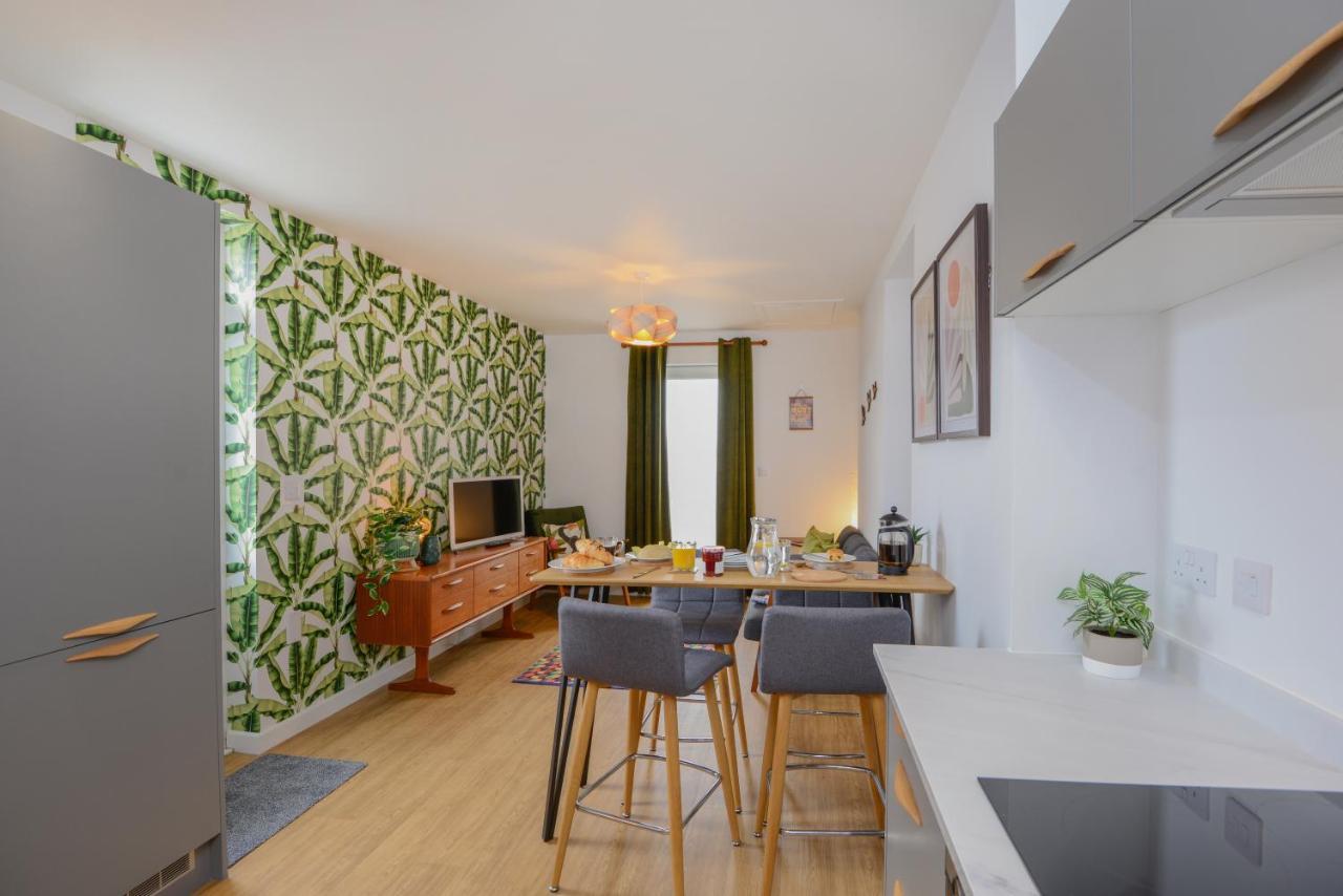 Apartment Two - Private Car Park, Comfortable And Well Equipped - By Ocean City Retreats Plymouth Exterior photo
